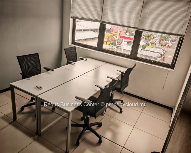 All-inclusive access to professional office space for 4 persons in Regus Grand Bay Central
