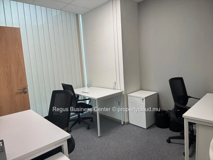 Private office space for 3 persons in Regus  Portlouis Downtown
